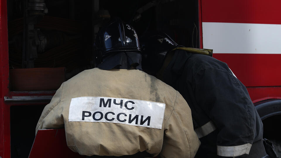 Пожар возник на одном из объектов под Курском после атаки ВСУ