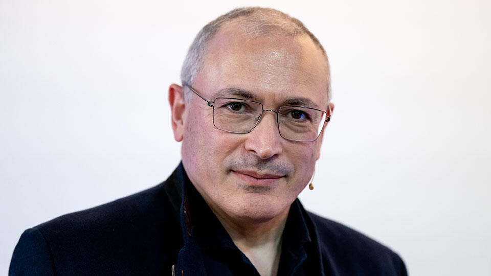 Суд постановил взыскать 1,4 млрд рублей с Михаила Ходорковского* и Лебедева