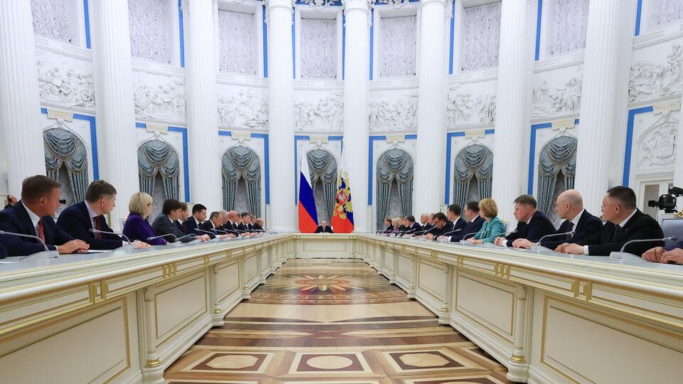 Путин: нужно принять кадровые решения в министерствах в короткие сроки