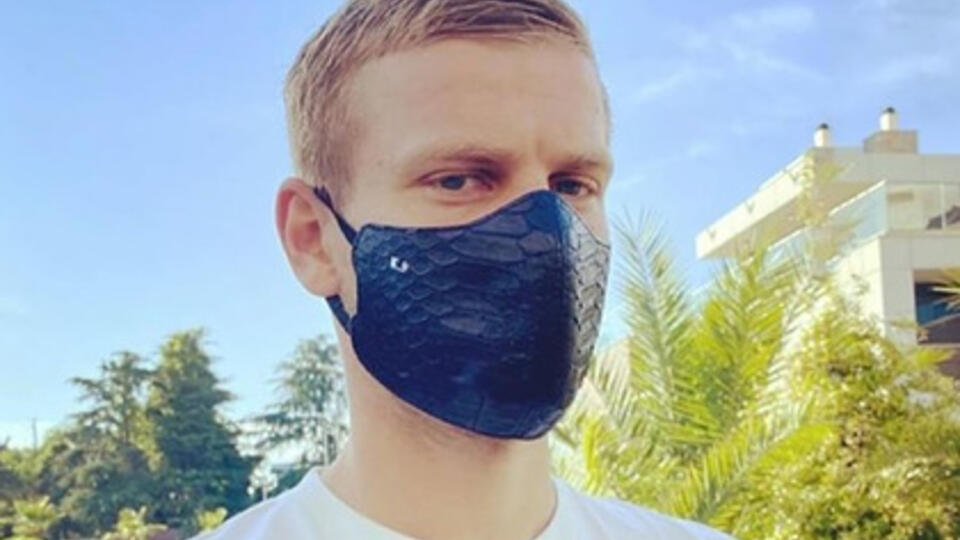 Кокорин в крокодиле: футболист выложил селфи в маске за десятки тысяч