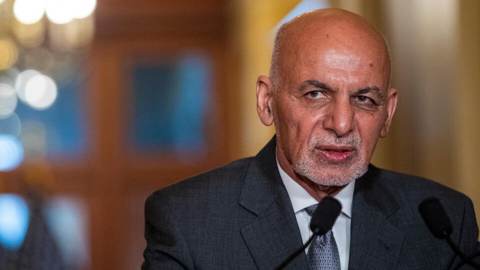 Беглый президент Афганистана отрицает, что вывез чемоданы с деньгами