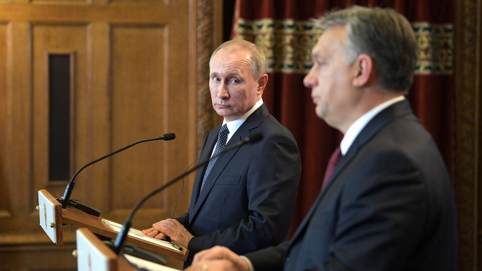 Песков заявил, что Путин не передавал через Орбана посланий Байдену