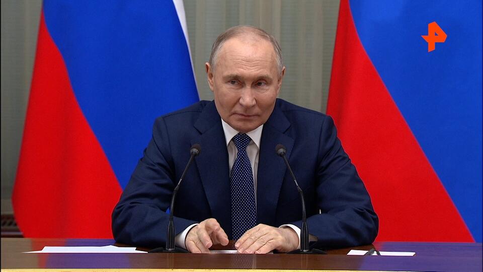 Путин назвал сложным испытанием борьбу с коронавирусом