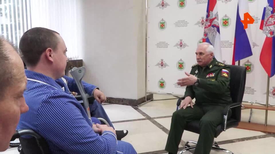 Замминистра обороны Горемыкин наградил участников СВО в госпитале им. Мандрыка