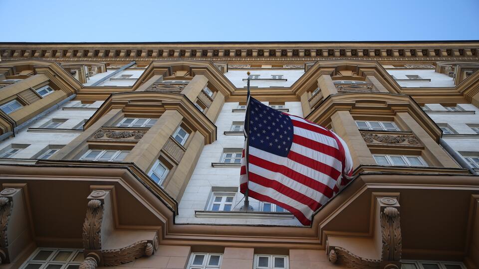 КХЛ прокомментировала призыв посольства США к американцам покинуть РФ