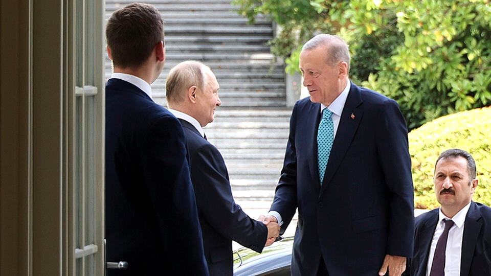 Песков: у России и Турции есть воля для урегулирования нерешенных проблем