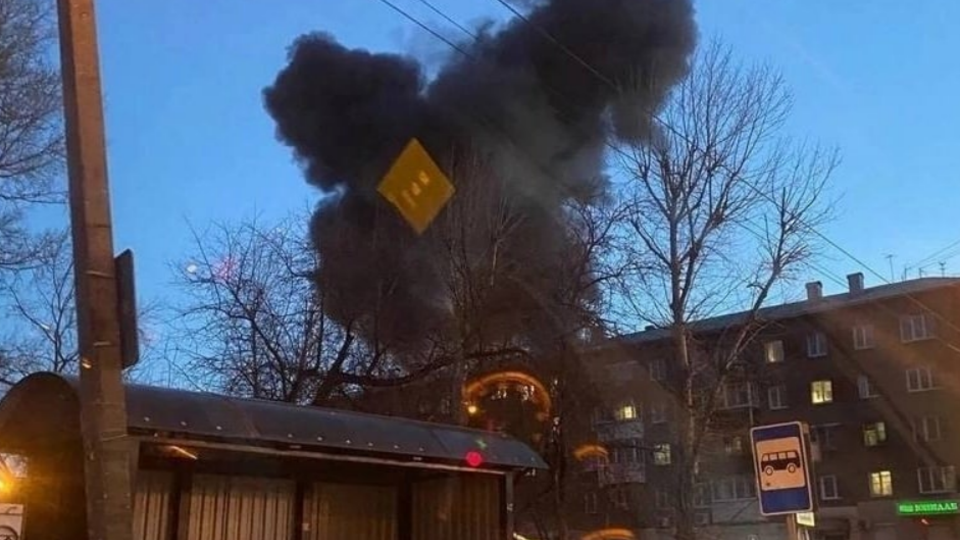 Источник сообщил о падении самолета на дом в Иркутске