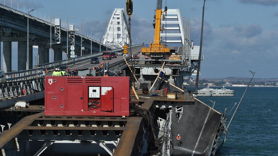 Хуснуллин: демонтаж поврежденных пролетов Крымского моста завершается