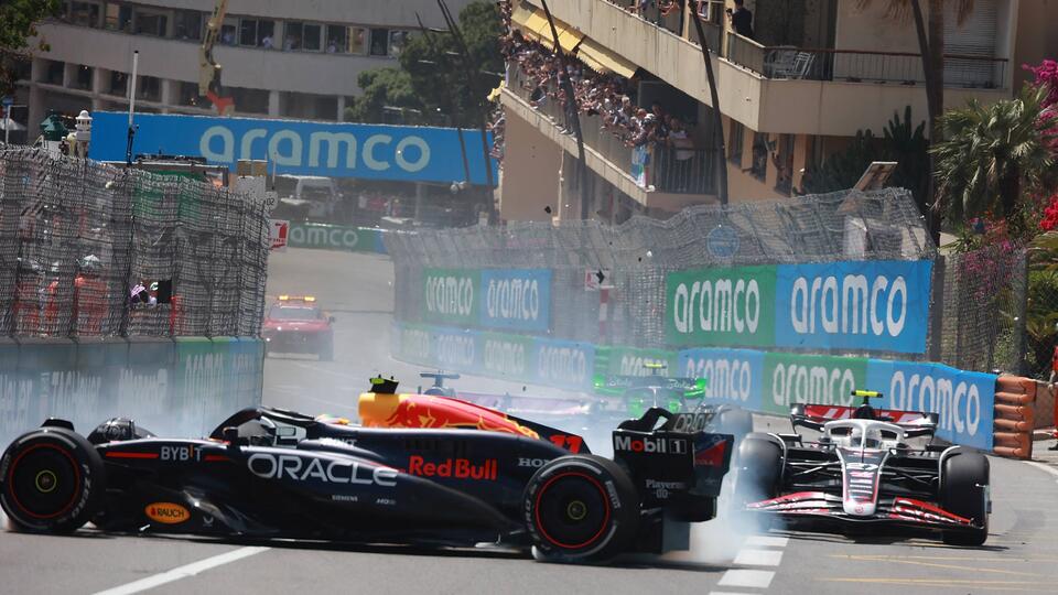 Три болида столкнулись во время Гран-при Монако 
