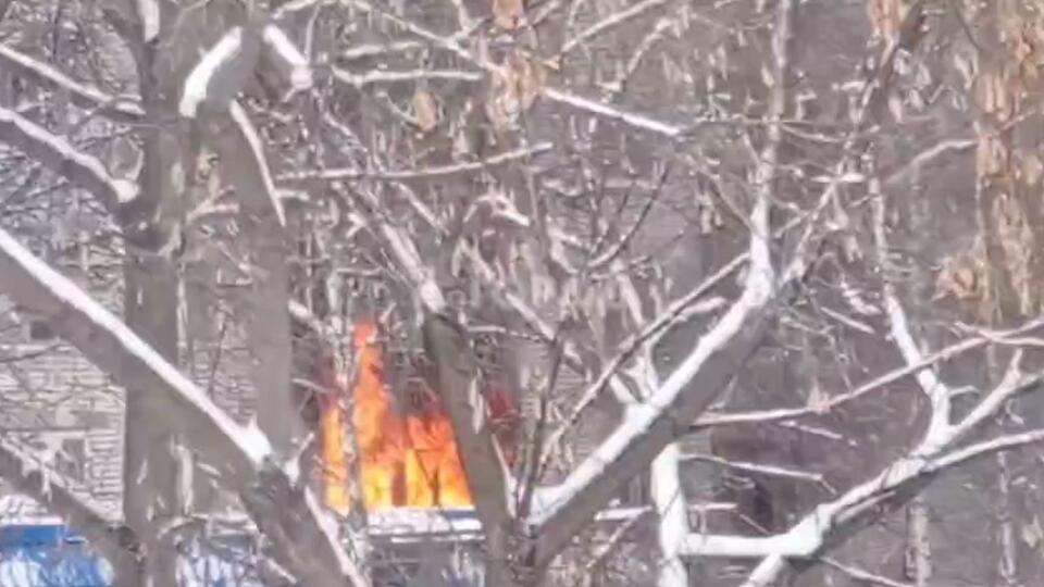 Пожар в квартире в Чебоксарах сняли на видео