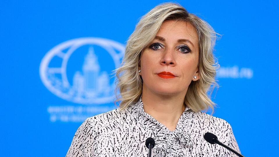 Новый рекорд неадеквата, Захарова о словах Вайкуле про памятники