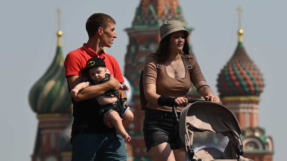 Побег с "планеты стариков": у России есть шансы на беби-бум