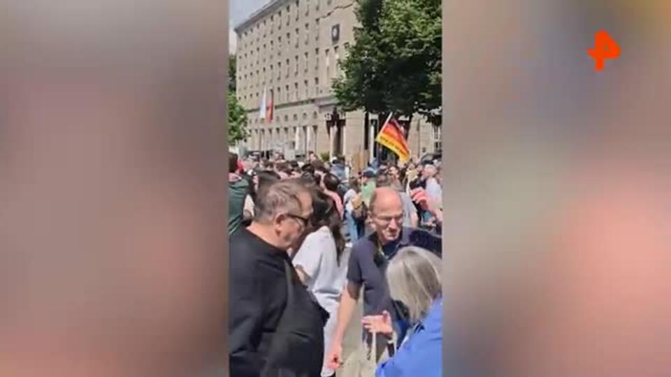 Пропалестинские активисты прервали выступление Шольца на митинге в Германии
