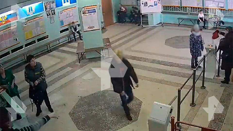 Суд арестовал школьника, ударившего ножом учительницу в Ульяновске