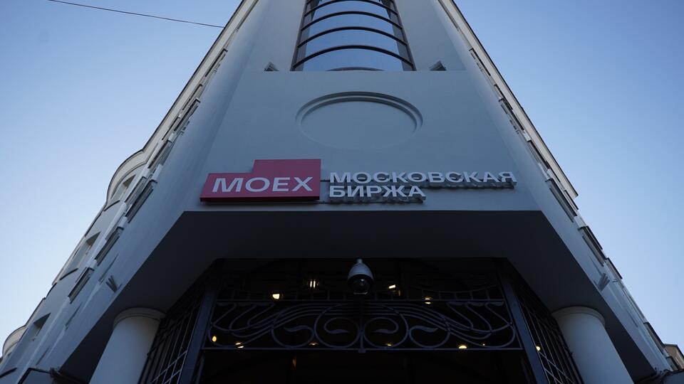 Курс доллара поднялся до 91,75 рубля в начале торгов на Мосбирже