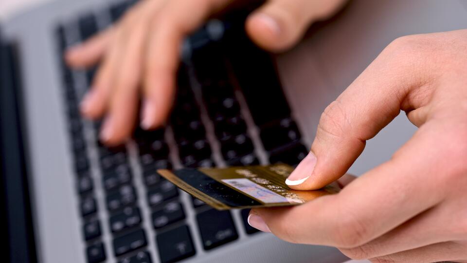 Мошенники наплодили фейковые сайты перед выдачей школьных выплат