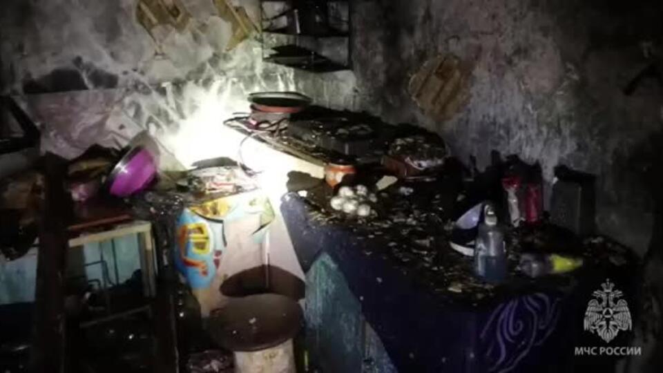 Школьница погибла при пожаре в доме в Амурской области