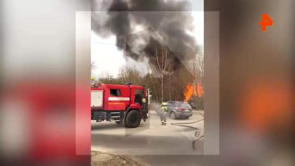Пожар вспыхнул в доме на юго-западе Москвы