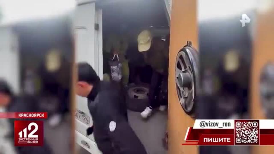 В Красноярске полиция остановила две «Газели» с 30 нелегальными мигрантами
