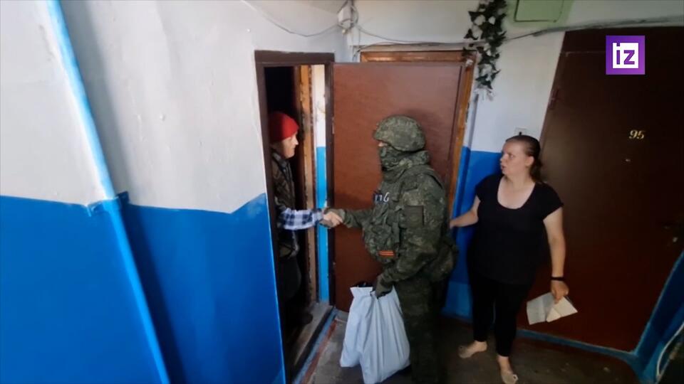Российские военные доставили около 100 тонн гумпомощи в Лисичанск