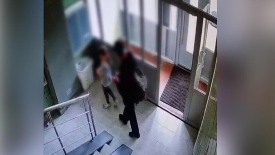В Москве задержали педофила, изнасиловавшего ребенка в подъезде