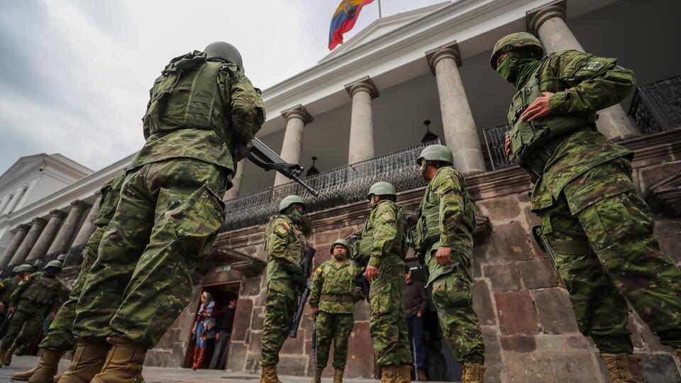 Власти Эквадора заявили, что взяли ситуацию в стране под контроль