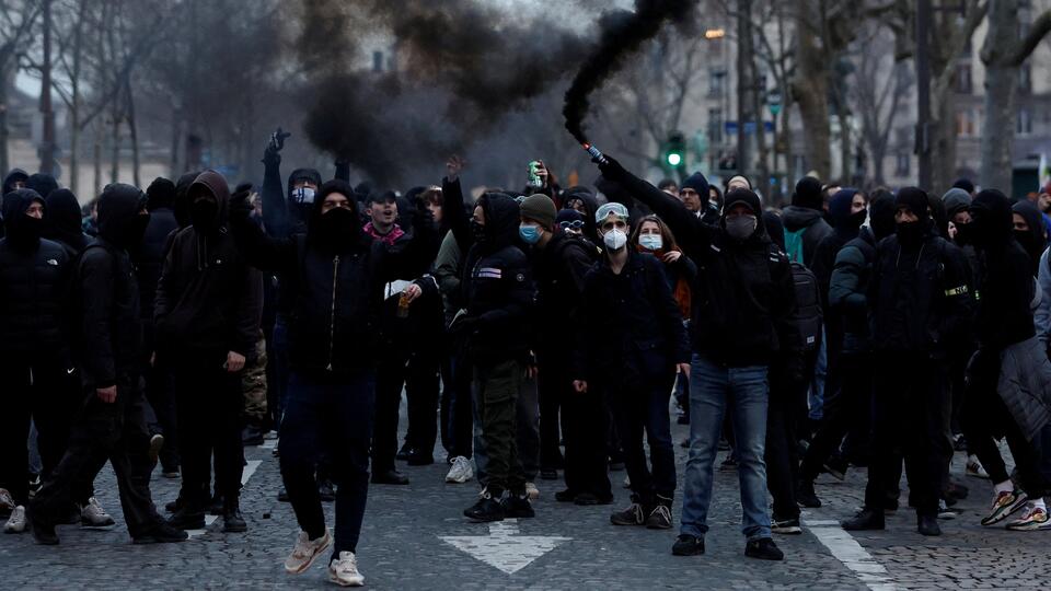 "Черный вторник": массовая забастовка во Франции переросла в погромы