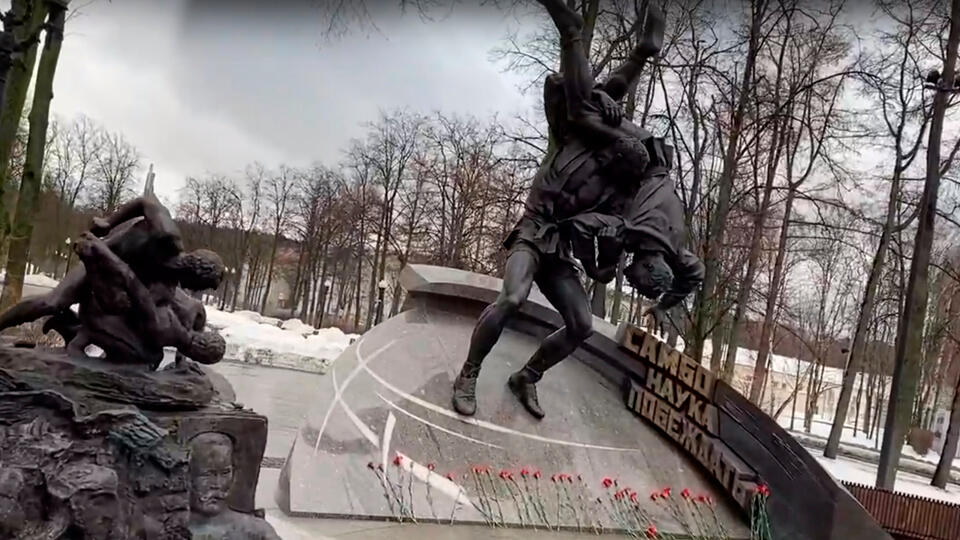 Памятник основоположникам самбо открыли в Москве — 22.02.2022 — В России на  РЕН ТВ