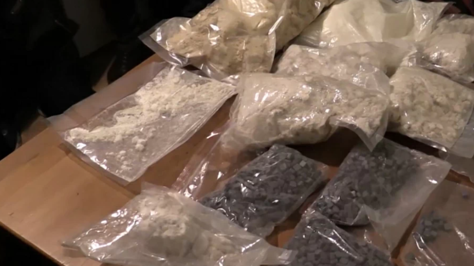 Почти 60 кг наркотиков изъяли у сибирских наркодилеров