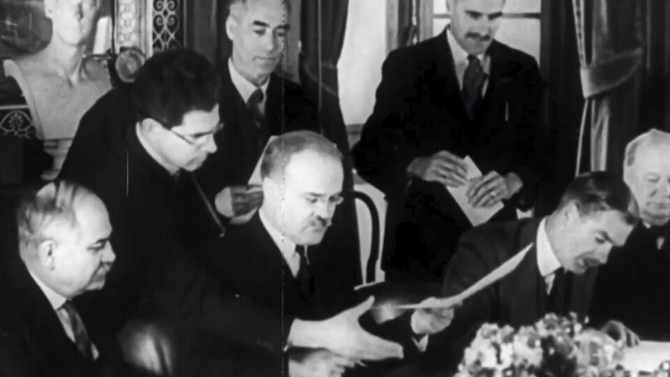 Вячеслав Молотов не имел отношения к "коктейлю Молотова". Фото: © скриншот видео