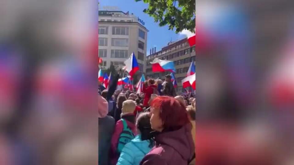 Антиправительственные митинги начались в Чехии