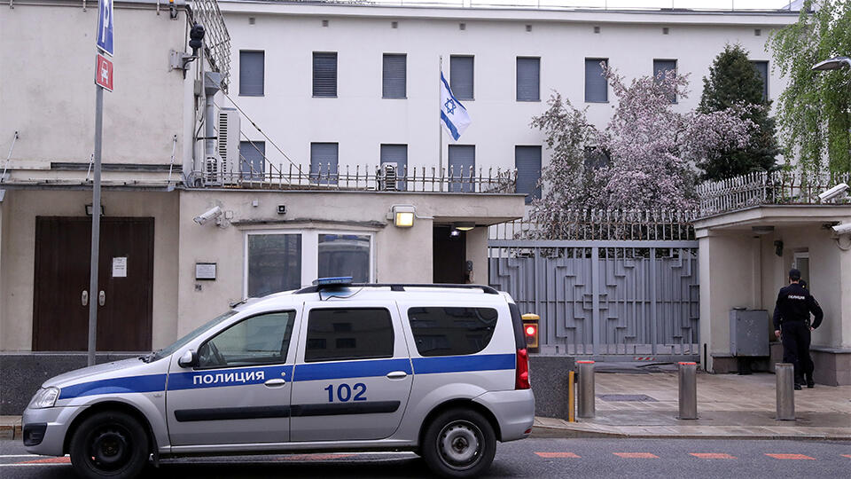 Усиленные наряды полиции патрулируют посольство Израиля в Москве