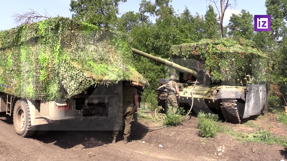 Тыловики круглосуточно пекут хлеб и заправляют машины для военных ВС России