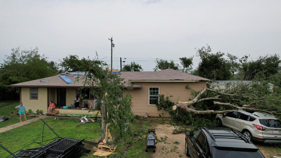 Количество жертв разрушительного торнадо в Техасе выросло до семи