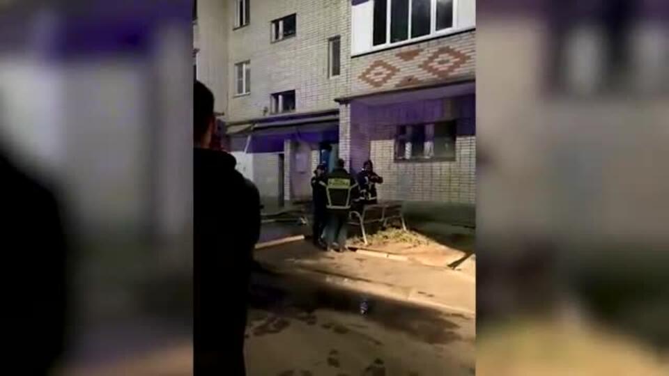 Двух детей эвакуировали из-за пожара в жилой многоэтажке в Чувашии