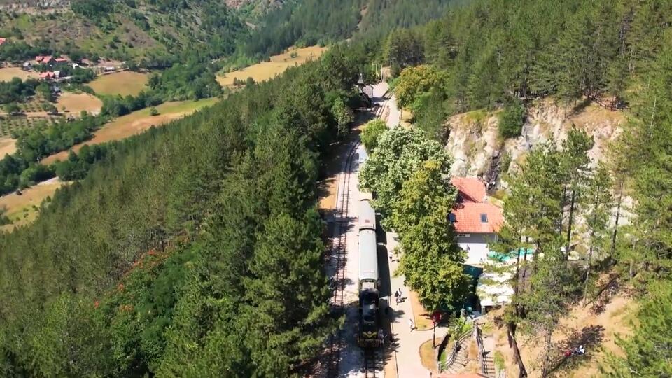 "Шарганская восьмерка" стала машиной времени в мир железных дорог прошлого. Фото: © Кадр из программы "Невероятно интересные истории", РЕН ТВ