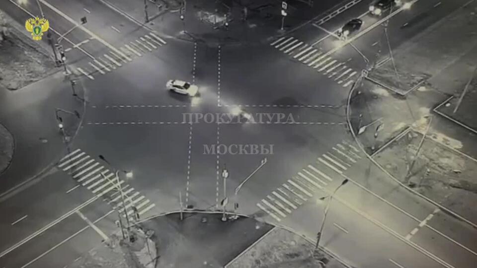 Мотоциклист врезался в авто каршеринга на юго-востоке Москвы