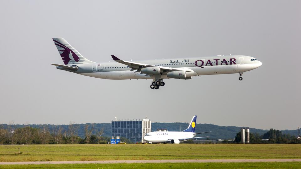 Из-за турбулентности на рейсе Qatar Airways пострадали 12 человек