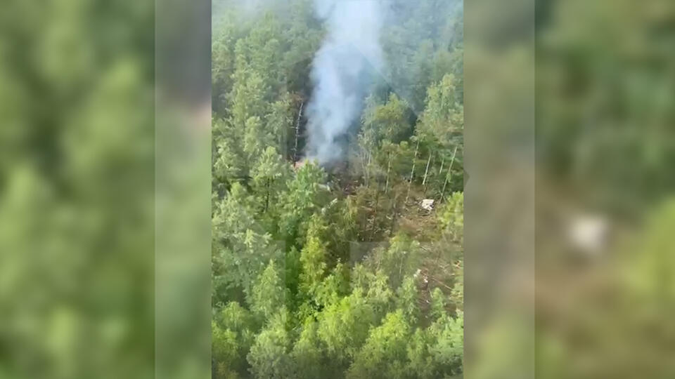 Горящие обломки самолета нашли на горе в 15 километрах от Тынды. Фото: © РЕН ТВ