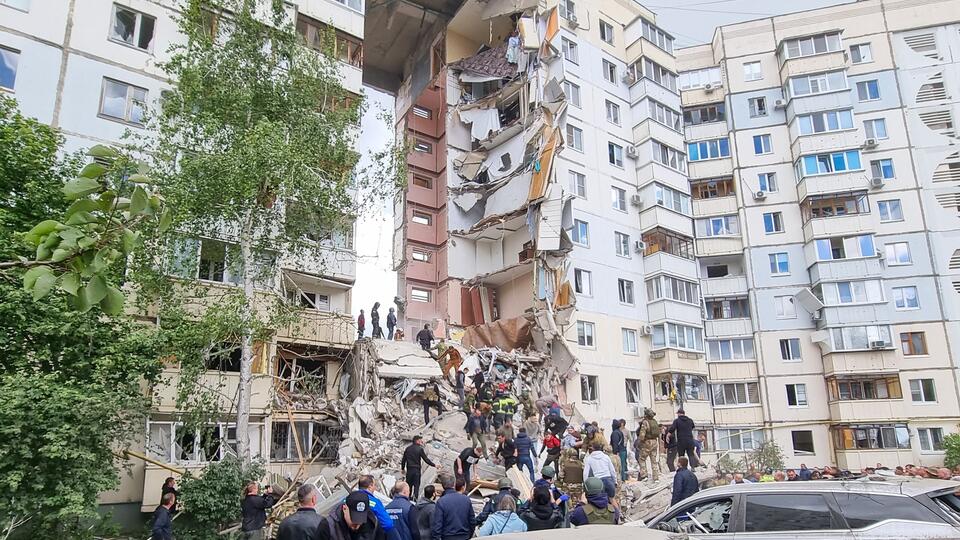 13 человек пострадали при обрушении подъезда в доме в Белгороде после атаки ВСУ