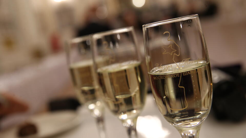 Минимальную цену шампанского захотели увеличить на 18%