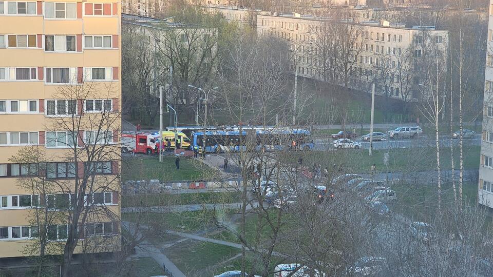 Троллейбус насмерть сбил мужчину в Санкт-Петербурге