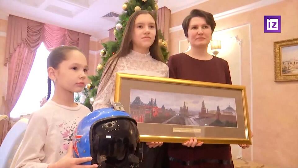 Ижевской школьнице вручили подарок от Сергея Шойгу