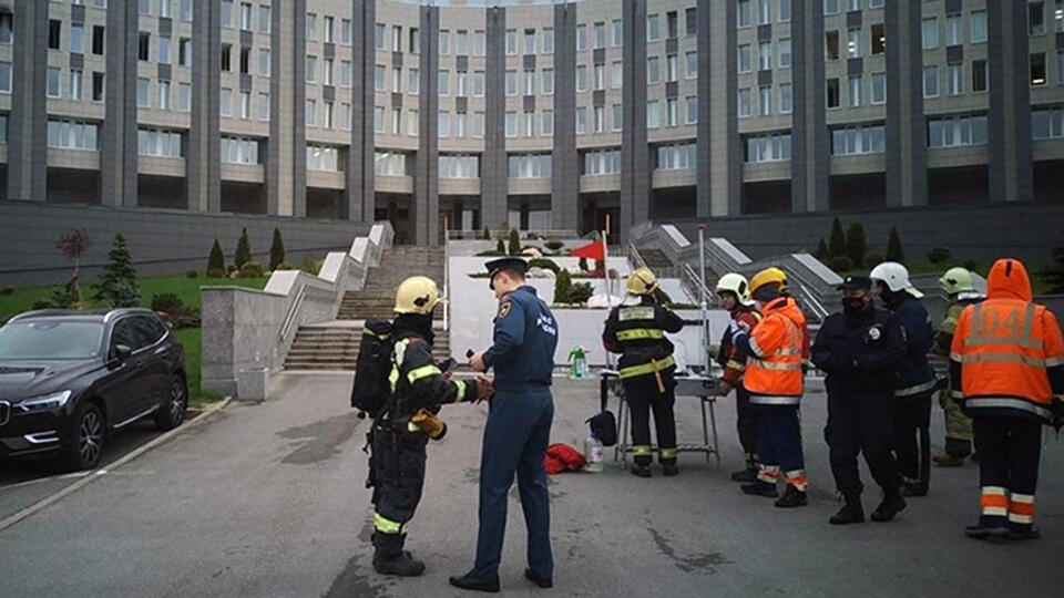 При пожаре в больнице в Петербурге пострадал врач