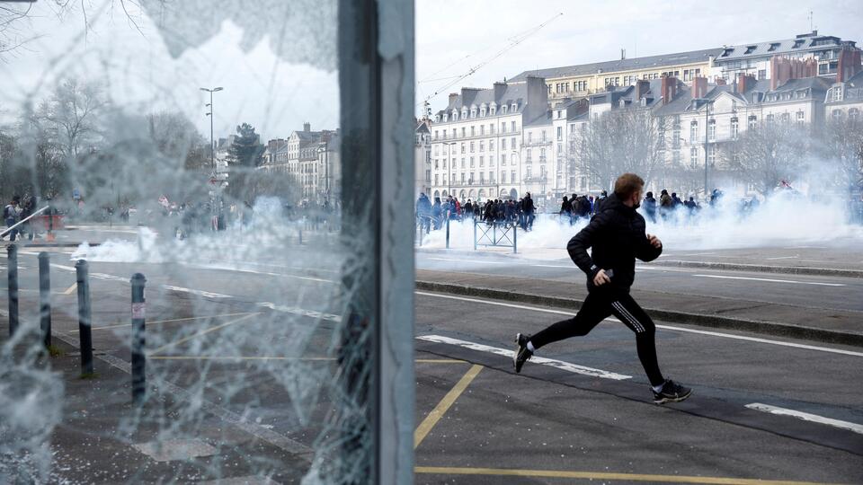 Франция в огне: возможен ли побег Макрона и к чему приведут протесты. Фото: © REUTERS/Stephane Mahe