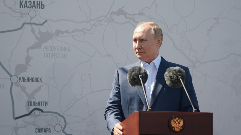 Путин поручил разработать стратегию показа достижений РФ на мировых форумах