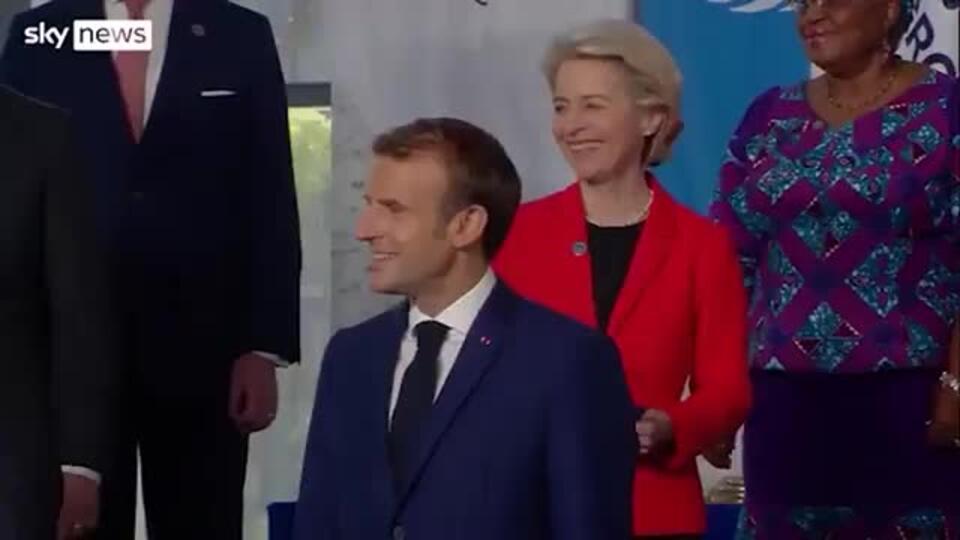 Широкая улыбка Макрона на G20 удивила участников саммита