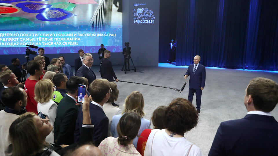 Путин встретился с финалистами конкурса 