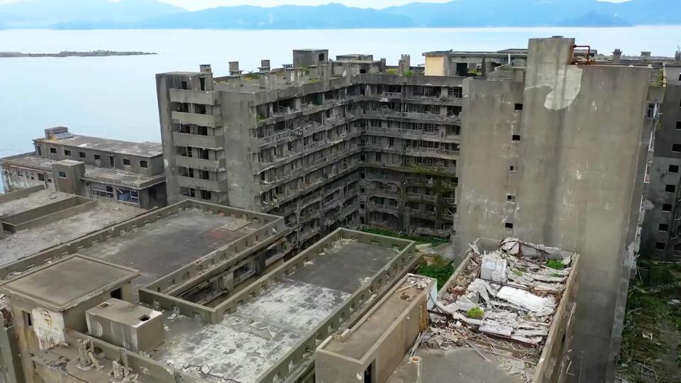 Японский остров-призрак Гункандзима&nbsp;. Фото: © Кадр из программы "Невероятно интересные истории", РЕН ТВ