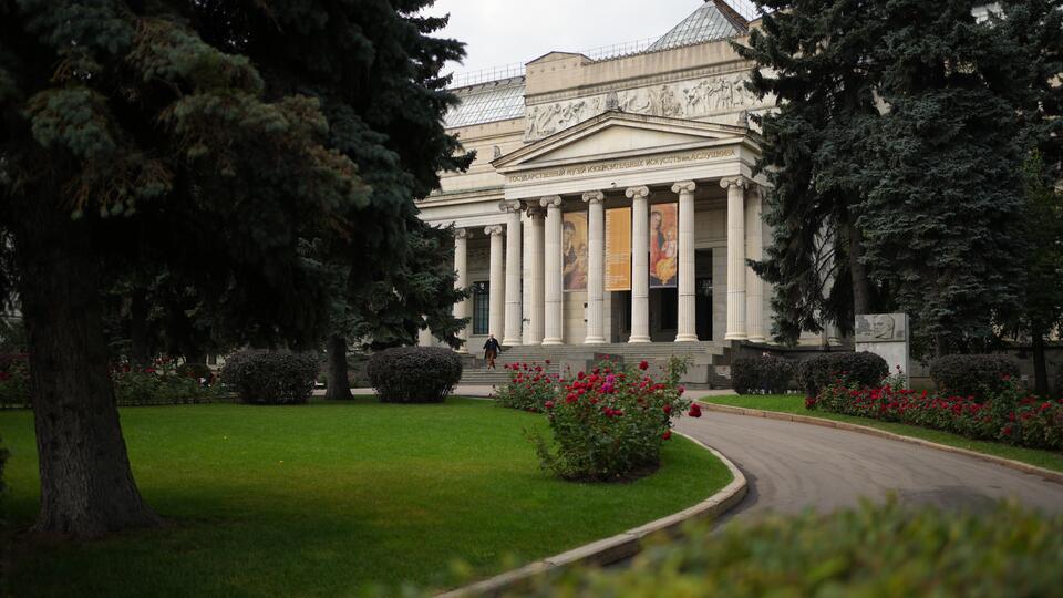 Пенсионерка скончалась после падения в музее имени Пушкина в Москве